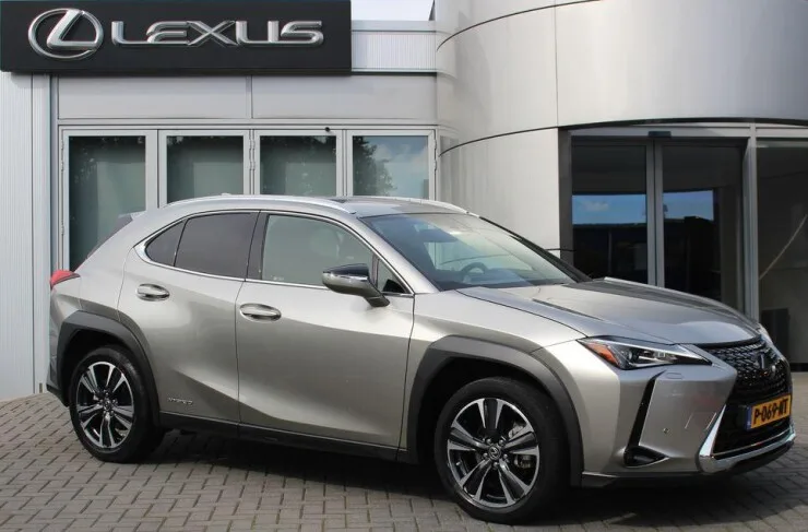 Lexus UX (2022) — foto 1