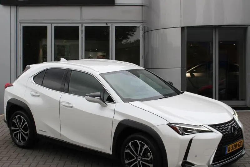 Lexus UX (2020)