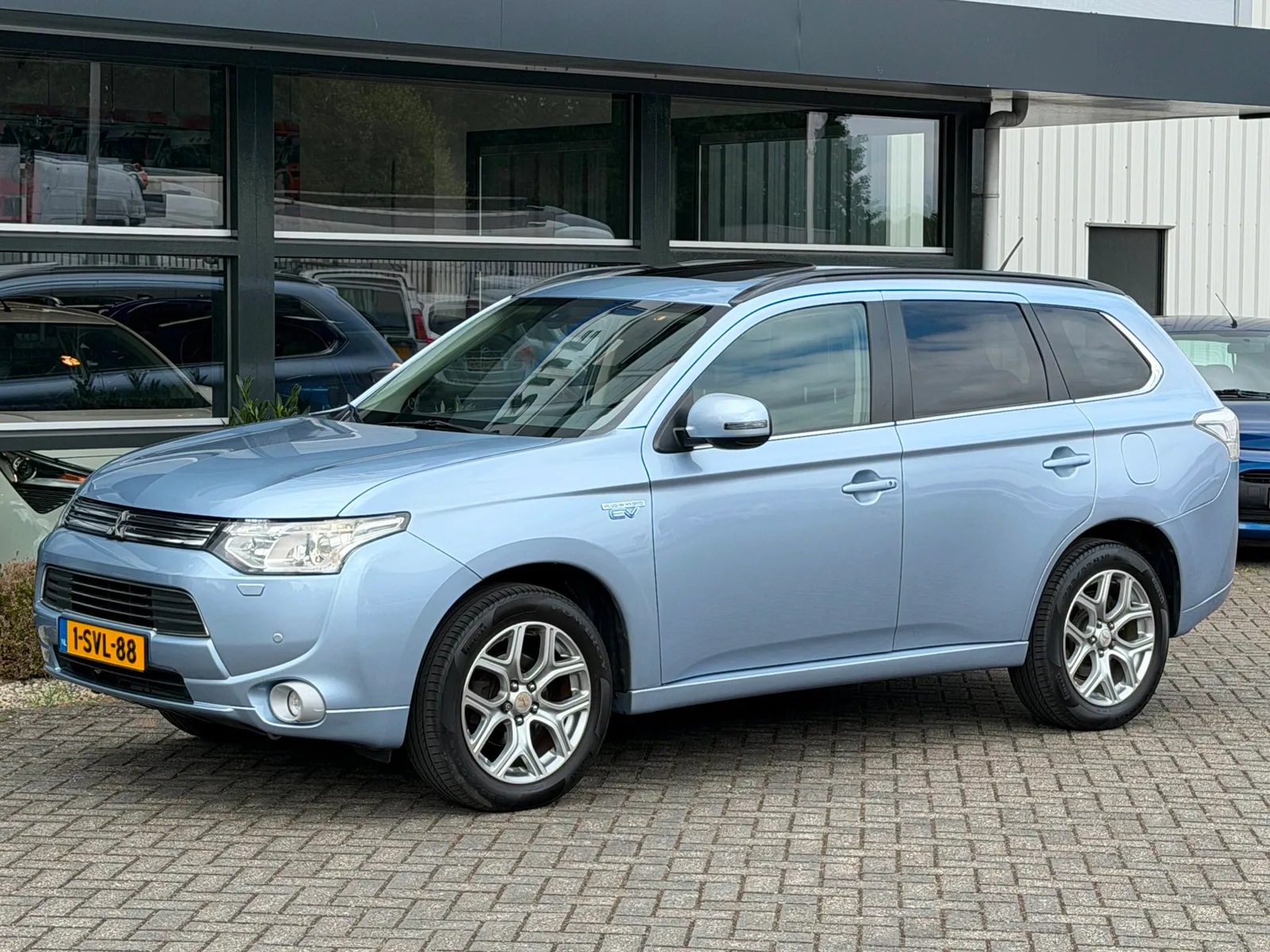 Mitsubishi Outlander (2013) — foto 1