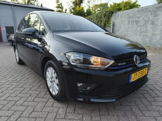 Volkswagen Golf Sportsvan (2016) — foto 1