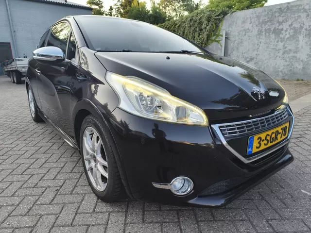 Peugeot 208 (2013) — foto 1