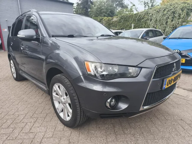 Mitsubishi Outlander (2010) — foto 1