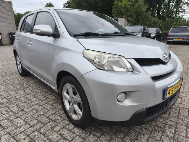 Toyota Urban Cruiser (2009) — foto 1