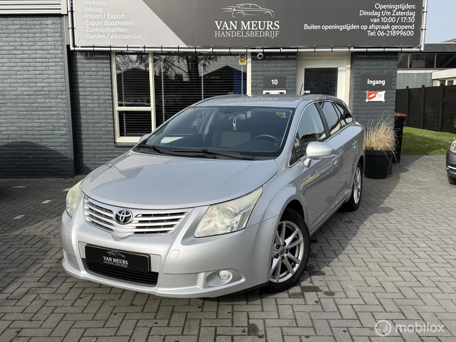 Toyota Avensis (2011) — foto 1