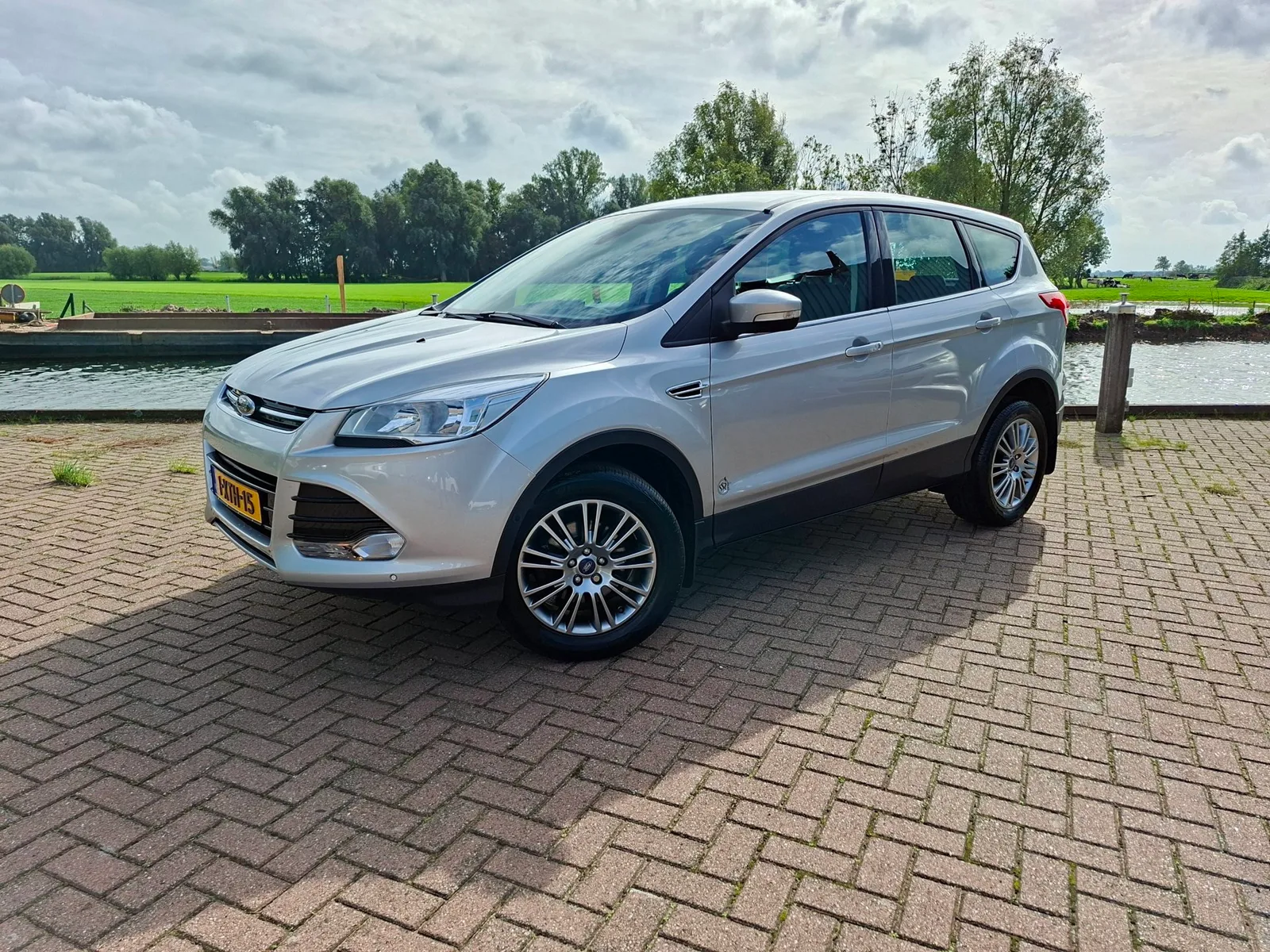 Ford Kuga (2014) — foto 1