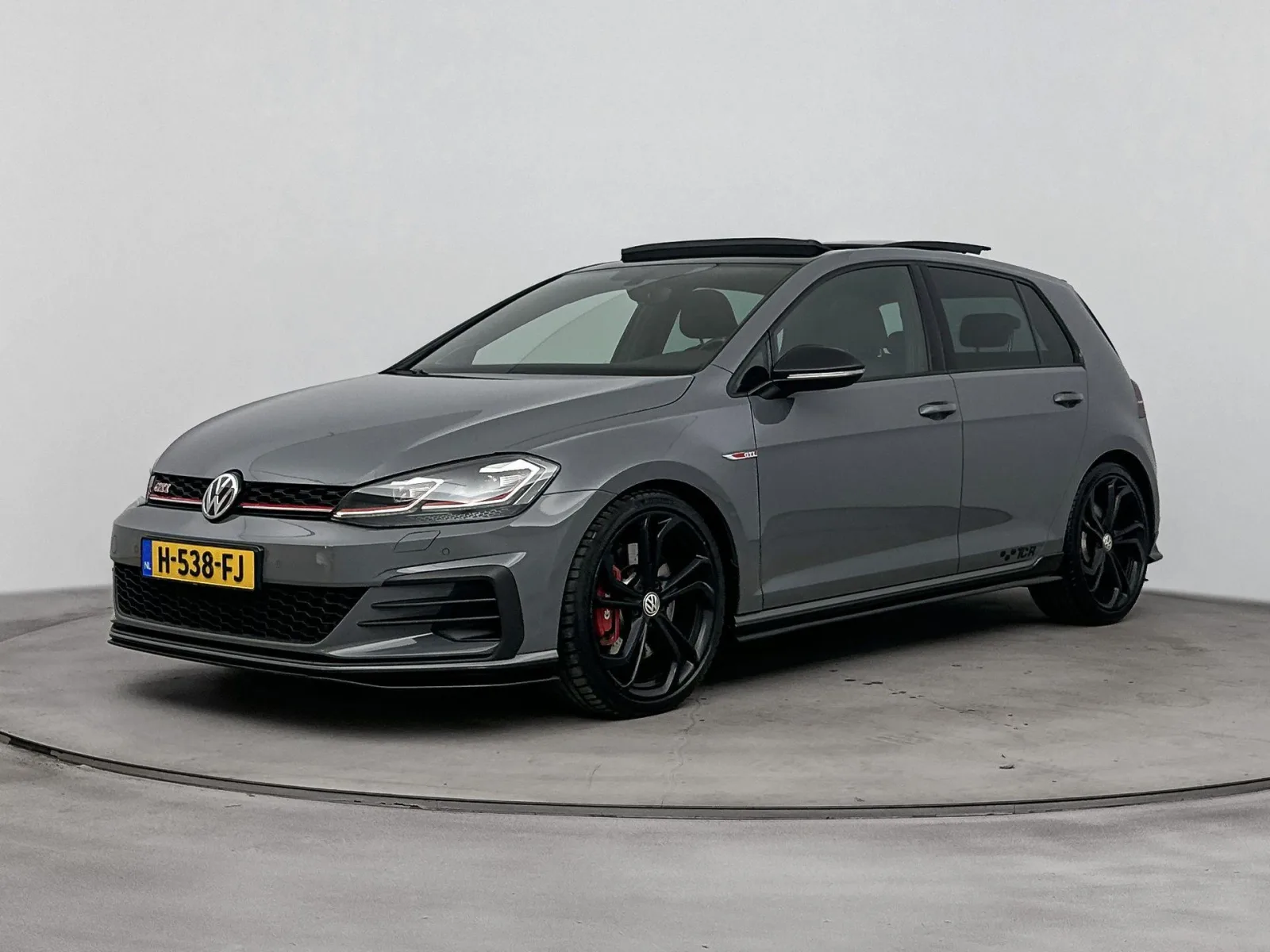 Volkswagen Golf (2019) — foto 1