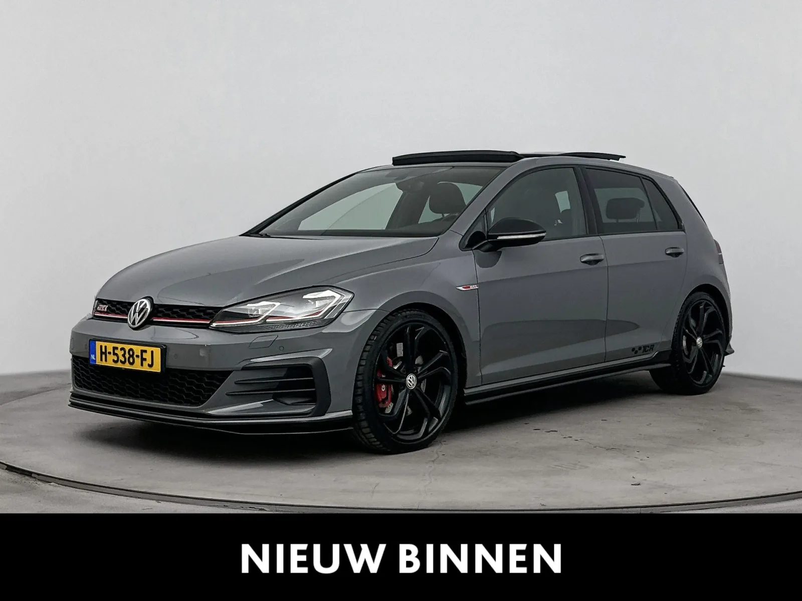 Volkswagen Golf (2019) — foto 1