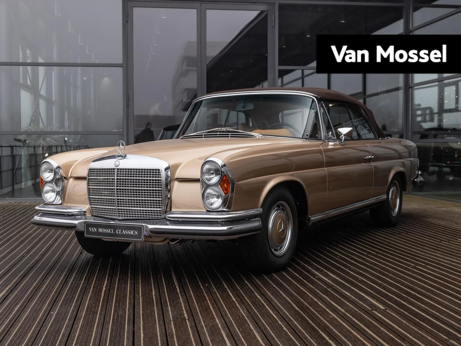 Mercedes-Benz 200-Serie (1971) — foto 1
