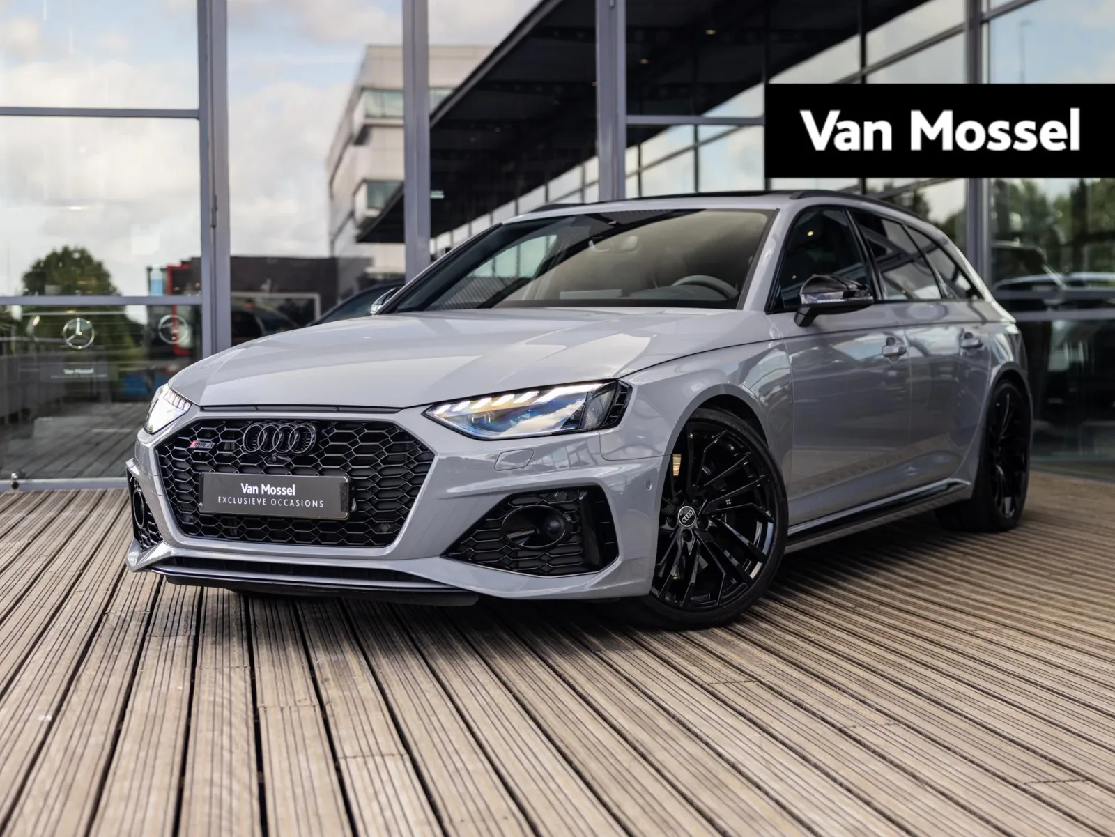 Audi RS 4 (2023) — foto 1
