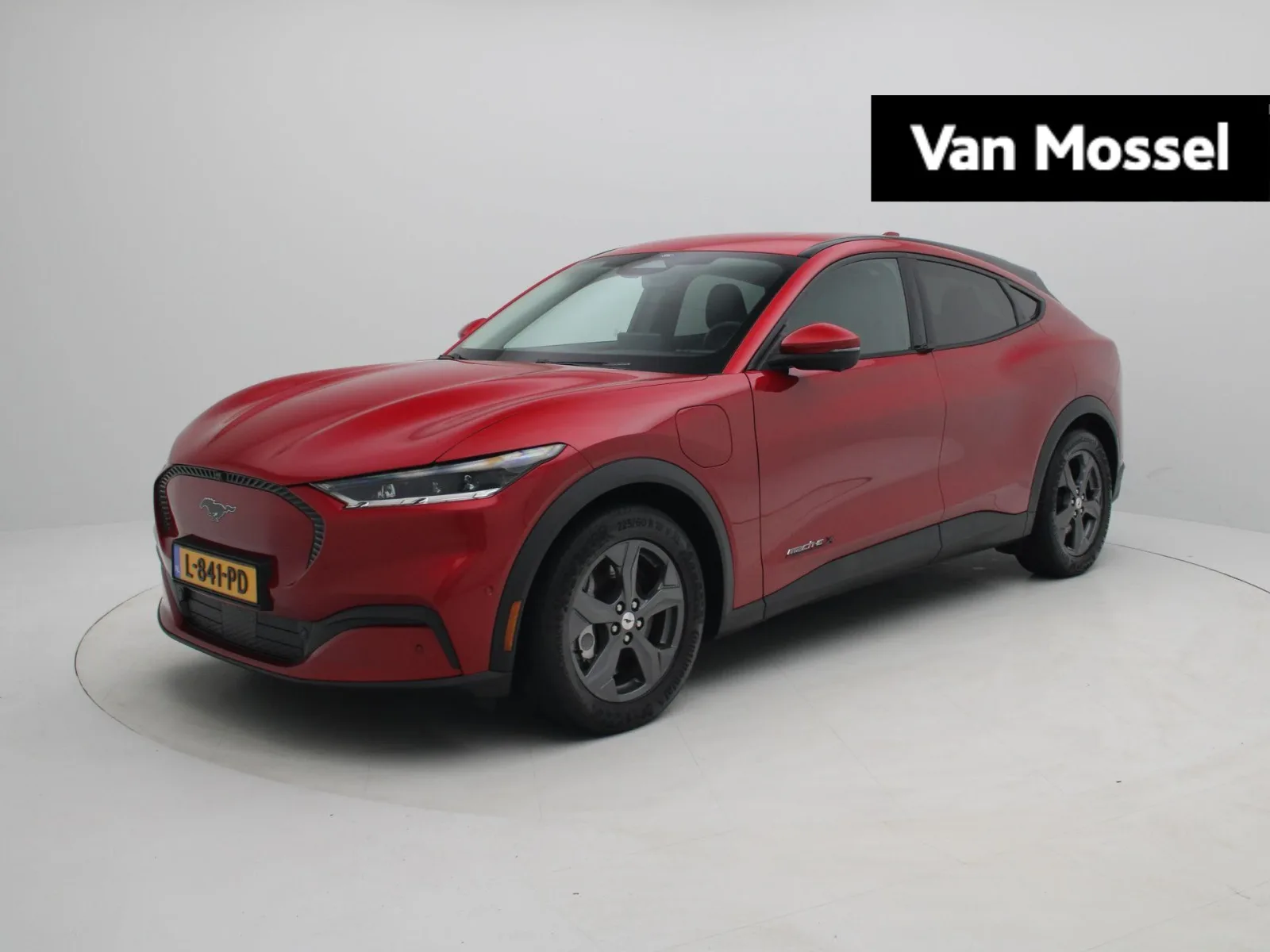 Ford Mustang Mach-E (2021) — foto 1