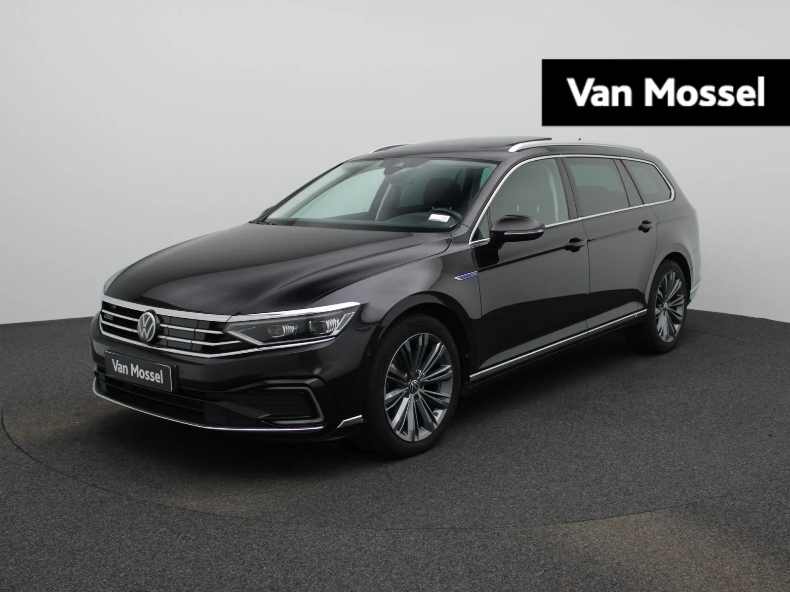 Volkswagen Passat (2022) — foto 1