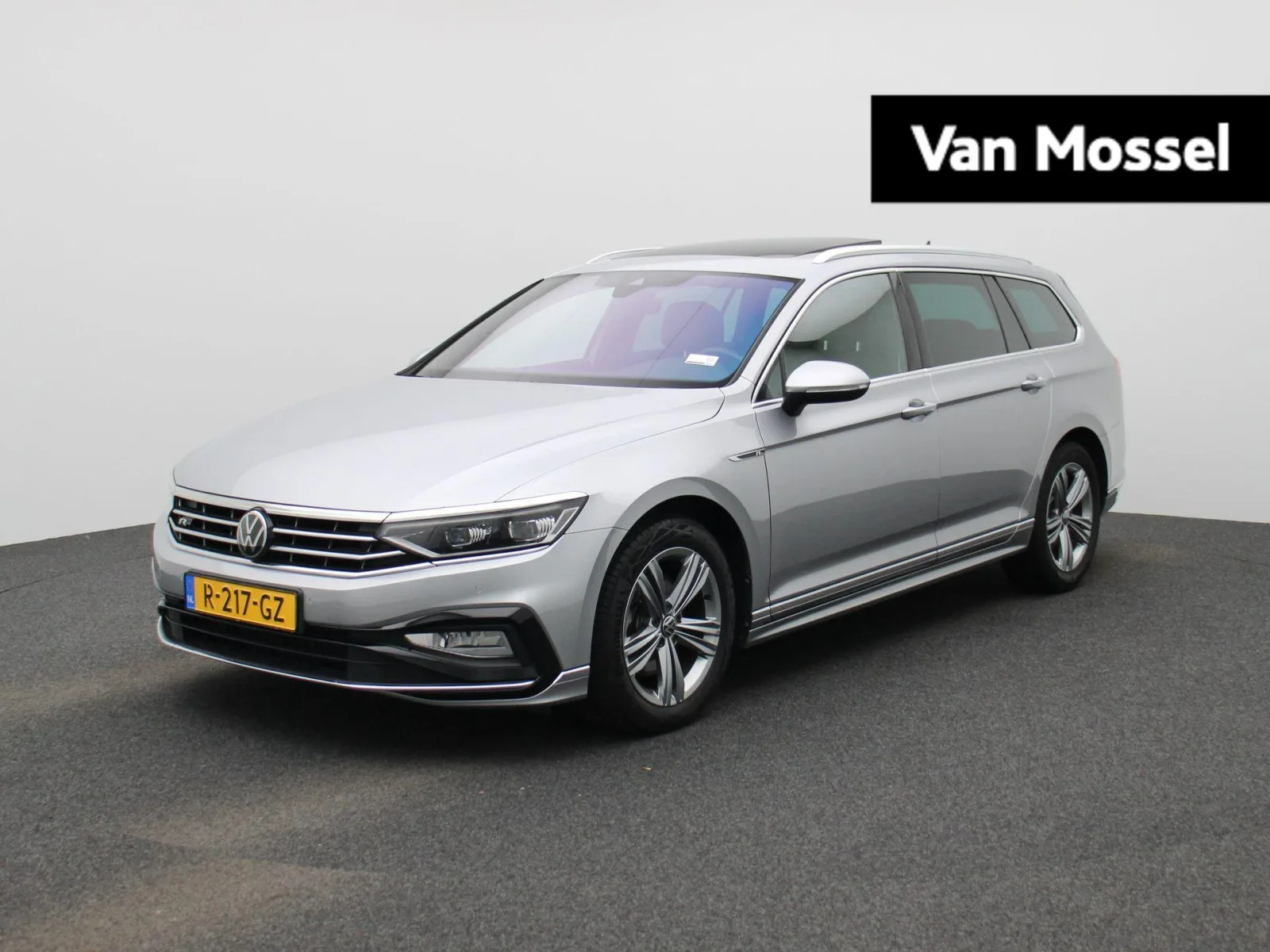 Volkswagen Passat (2022) — foto 1