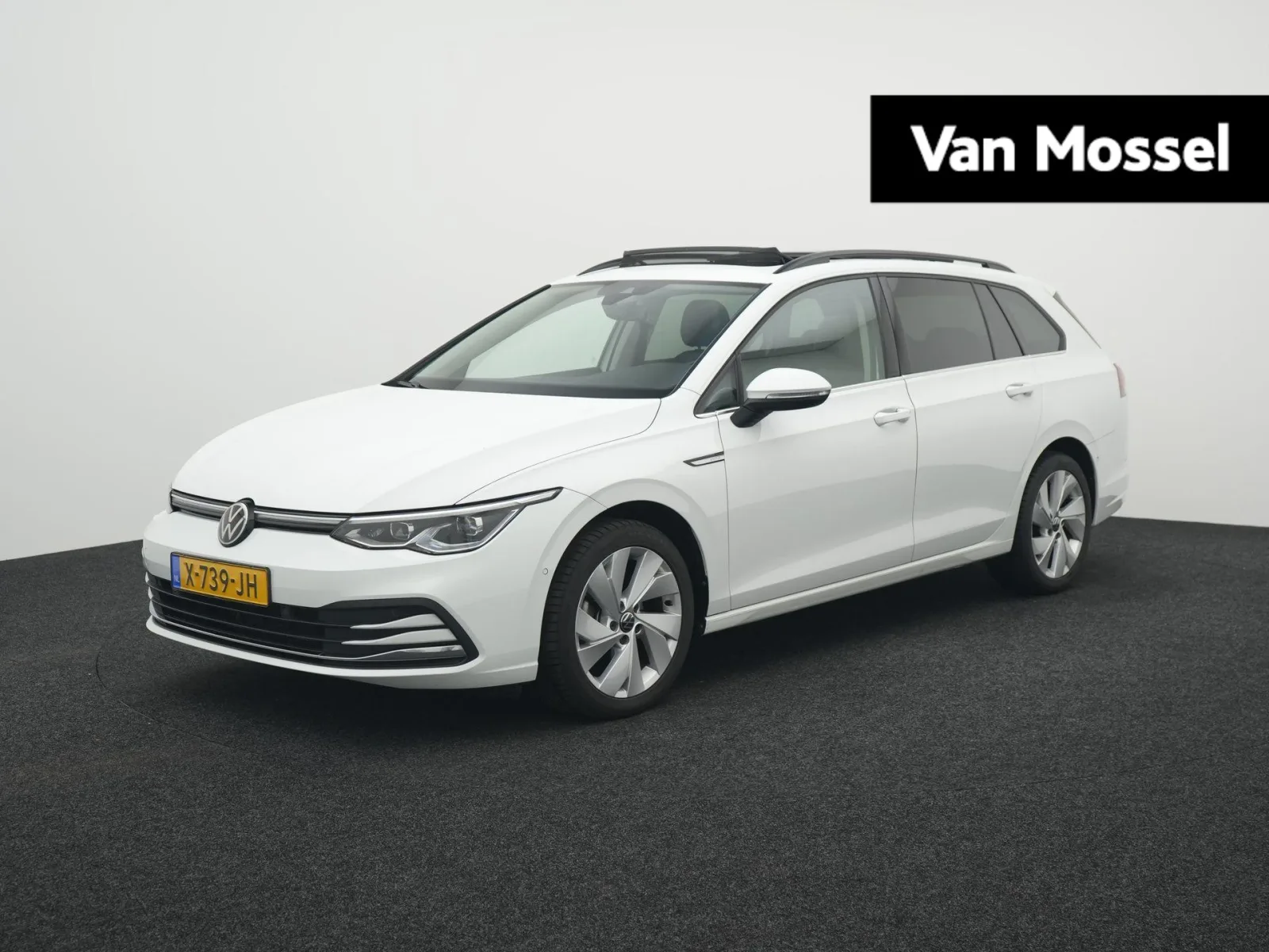 Volkswagen Golf (2023) — foto 1