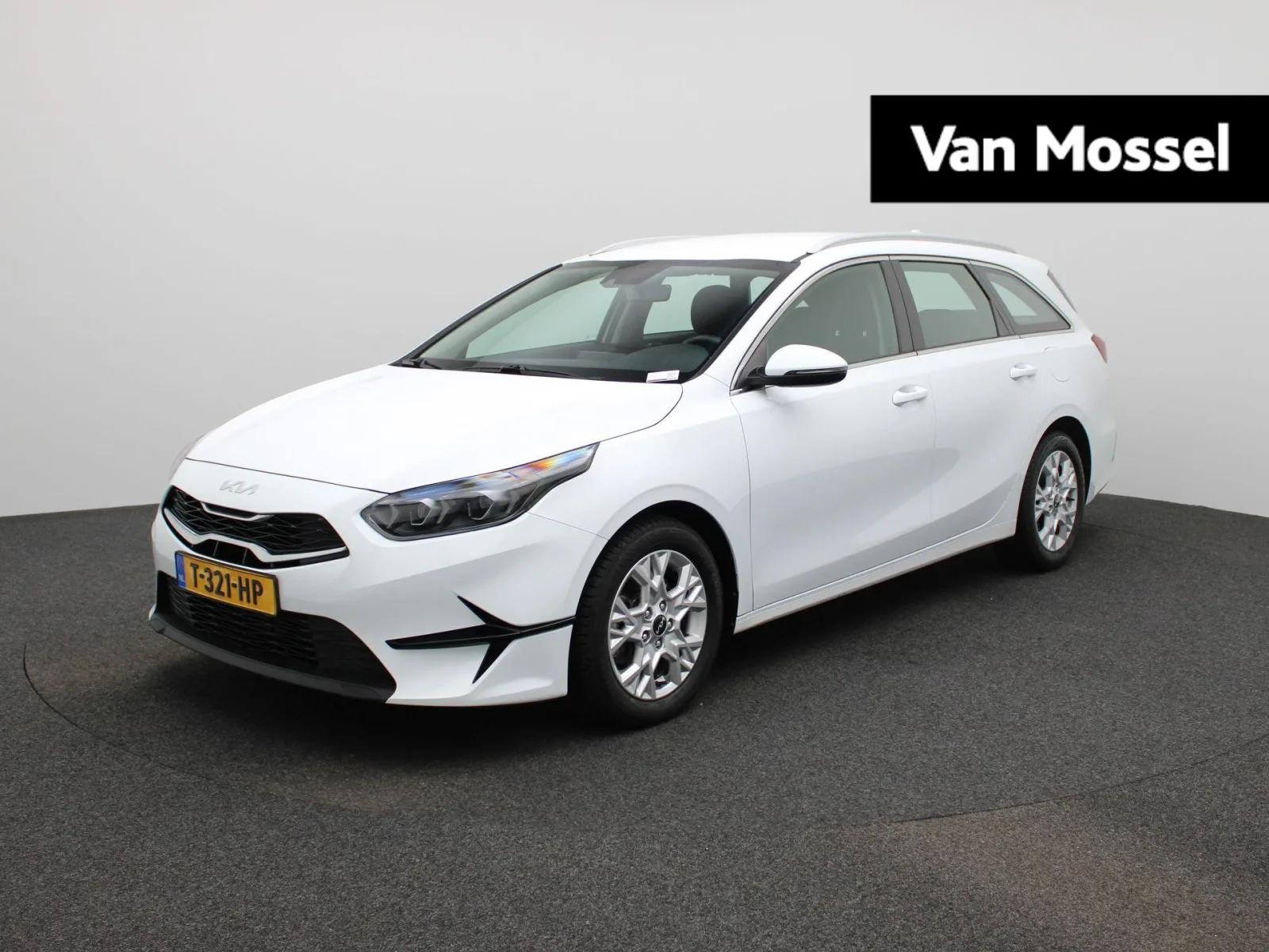 Kia Ceed Sportswagon (2023) — foto 1