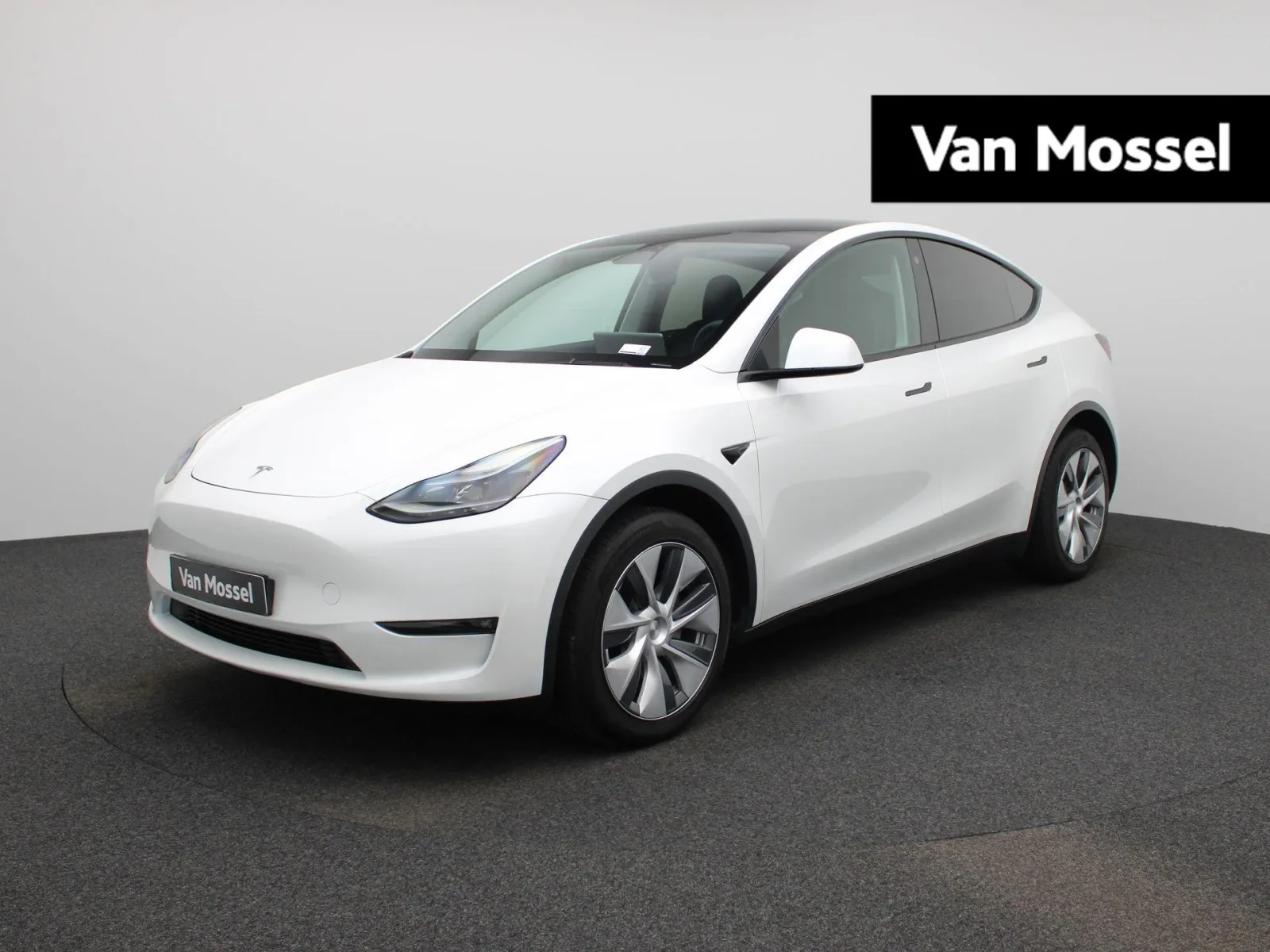 Tesla Model Y (2023) — foto 1