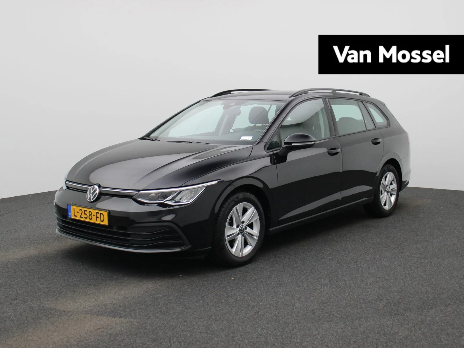 Volkswagen Golf (2021) — foto 1