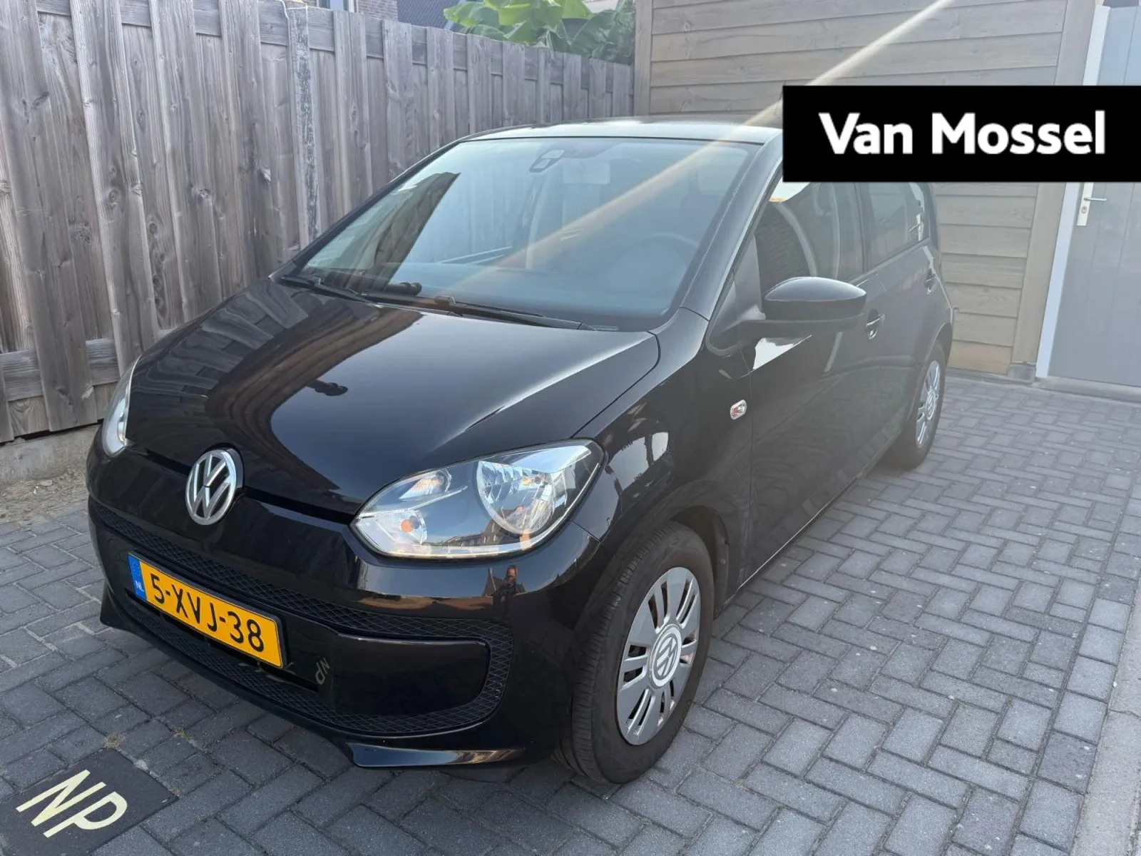 Volkswagen Up! (2014) — foto 1