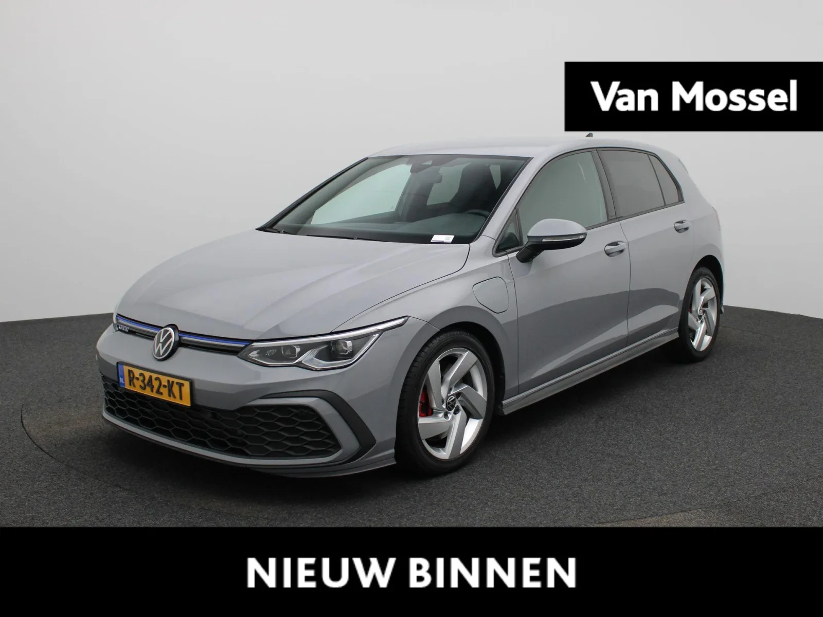 Volkswagen Golf (2021) — foto 1