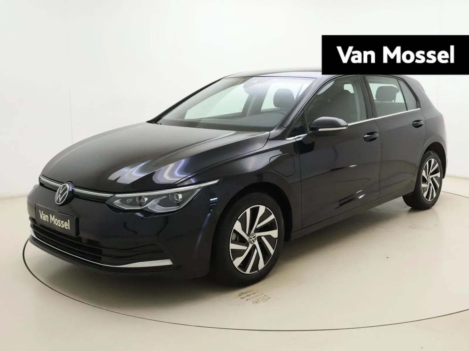 Volkswagen Golf (2023) — foto 1