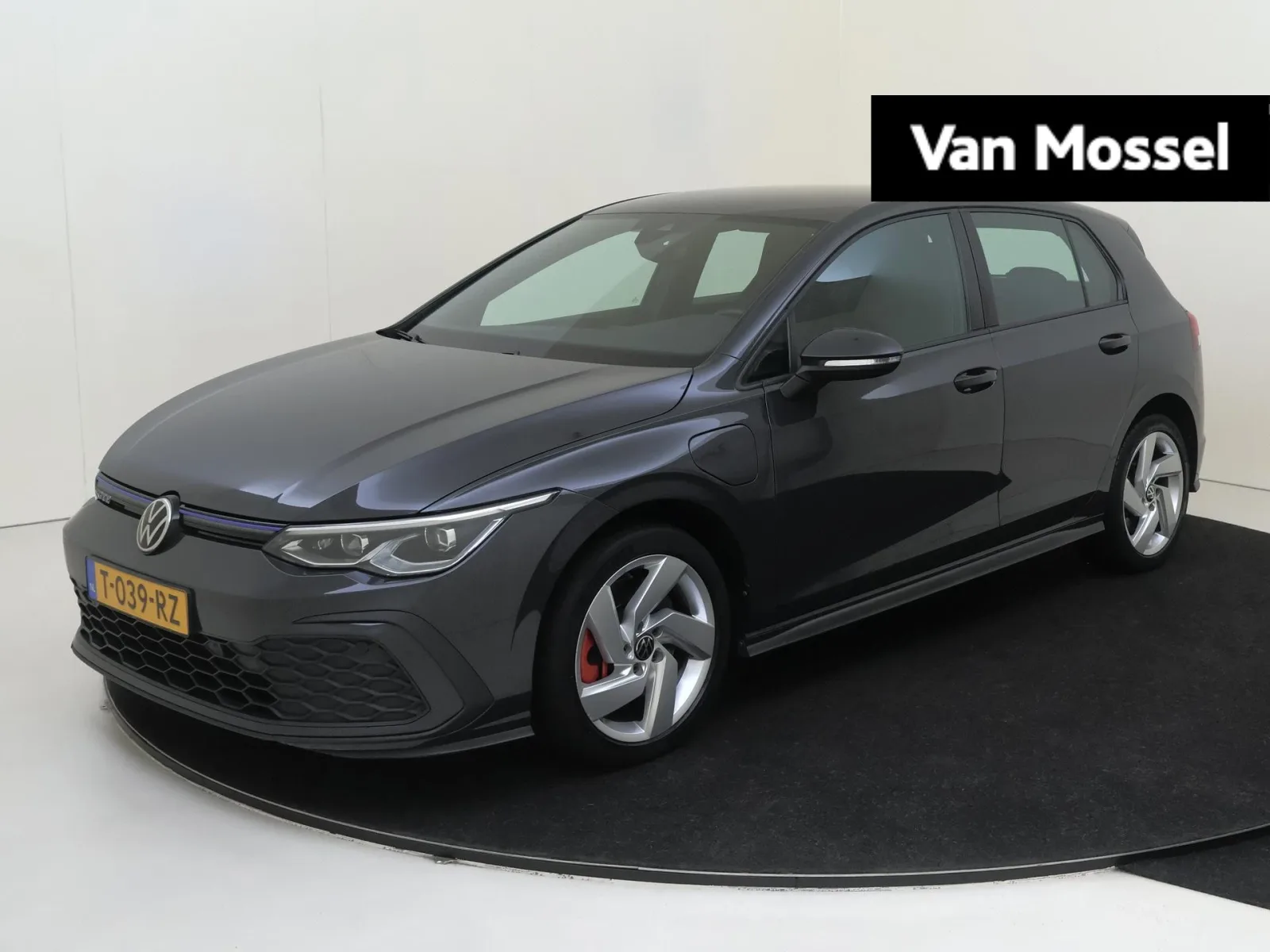 Volkswagen Golf (2021) — foto 1