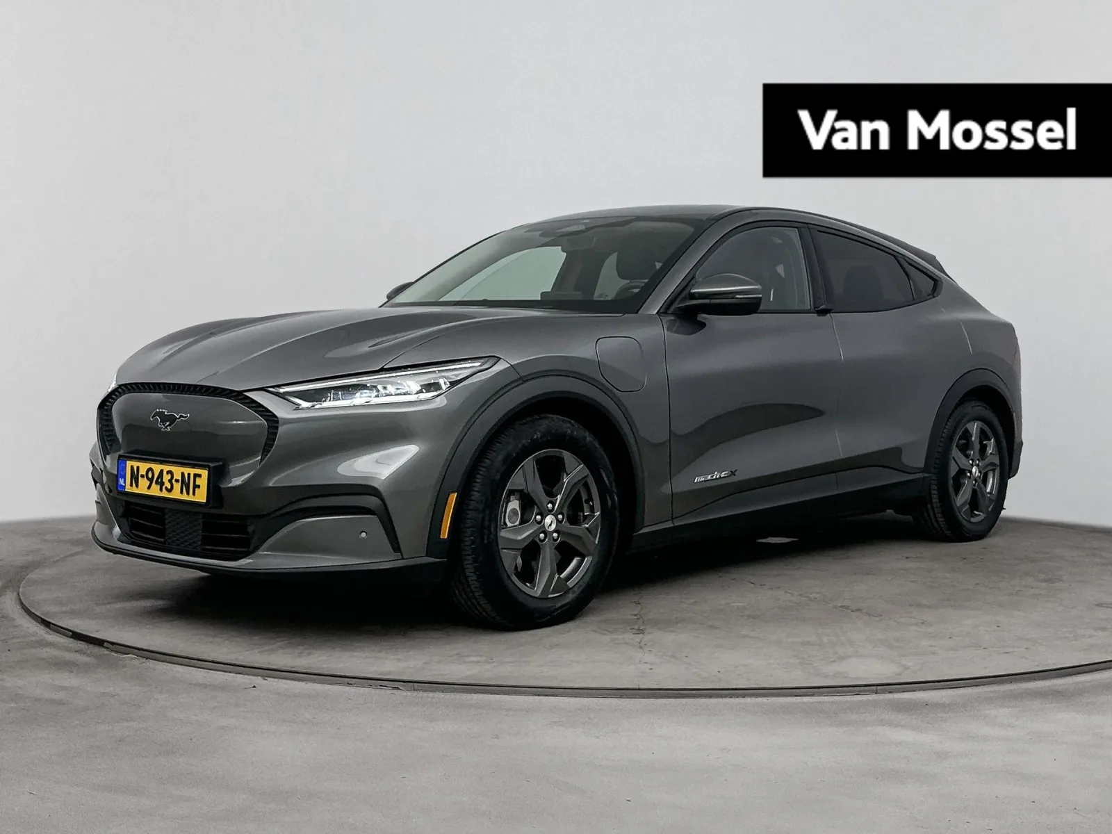 Ford Mustang Mach-E (2021) — foto 1