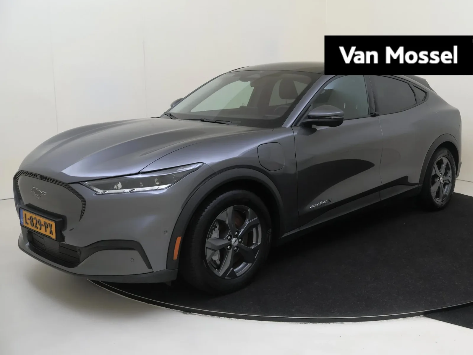 Ford Mustang Mach-E (2021) — foto 1