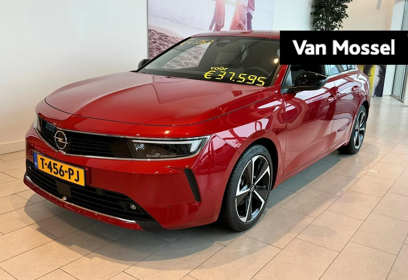 Opel Astra (2023) — foto 1