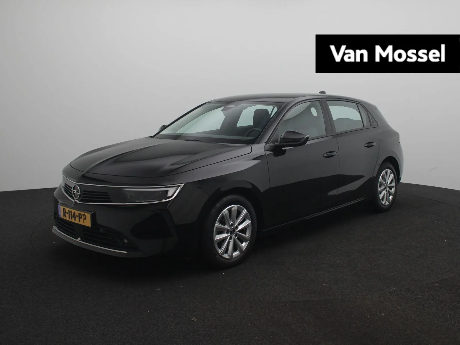 Opel Astra (2022) — foto 1