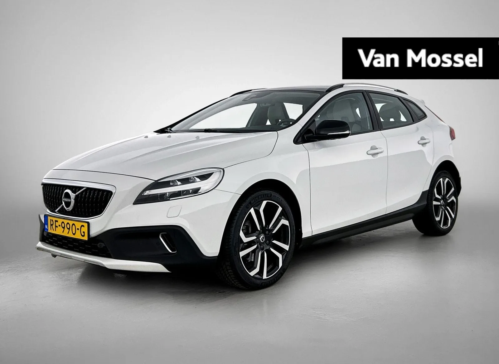 Volvo V40 Cross Country (2017) — foto 1