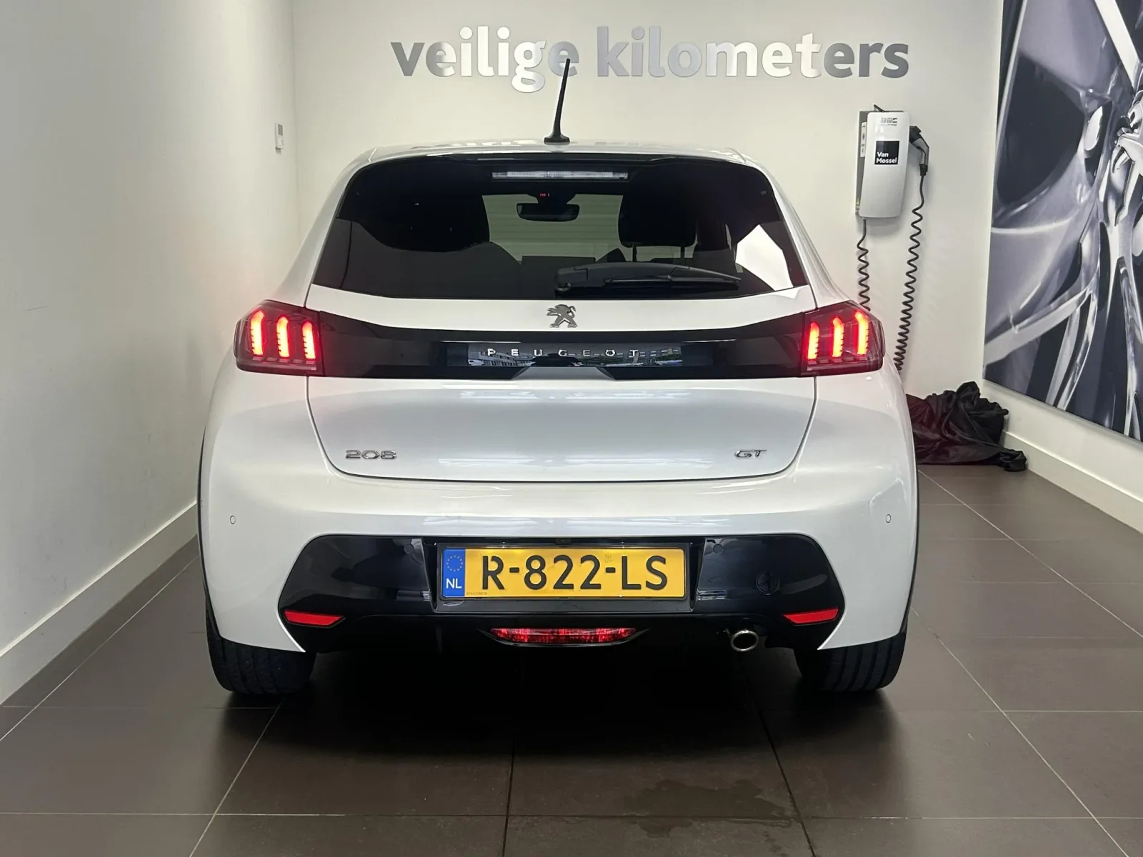 Peugeot 208 (2022) — foto 1