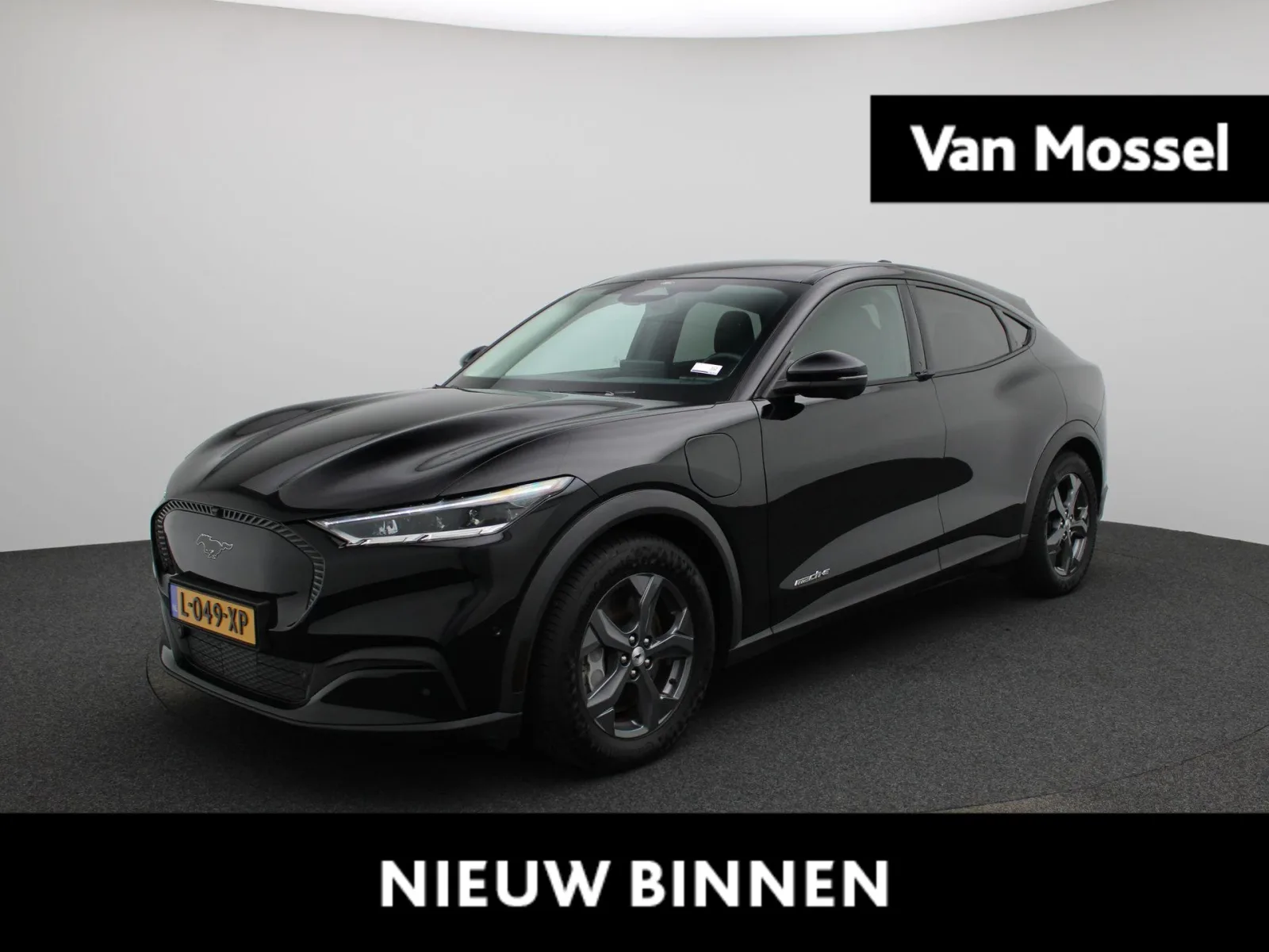 Ford Mustang Mach-E (2021) — foto 1