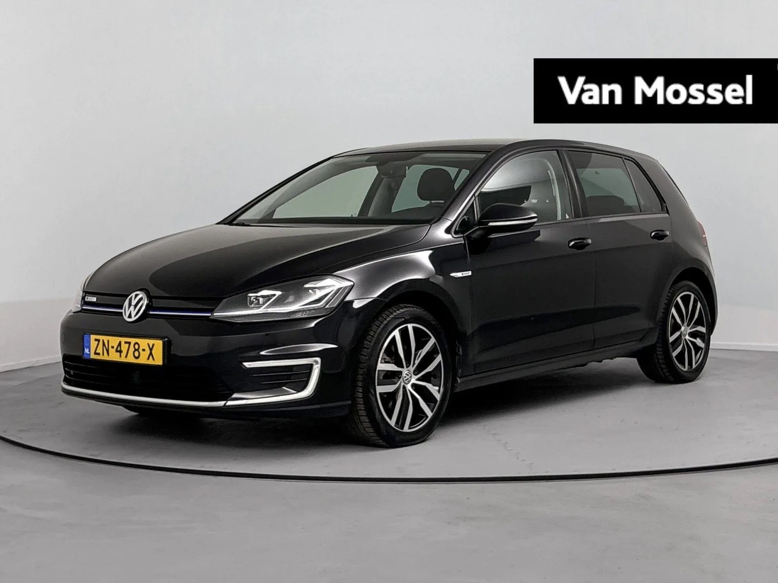 Volkswagen E-Golf (2019) — foto 1