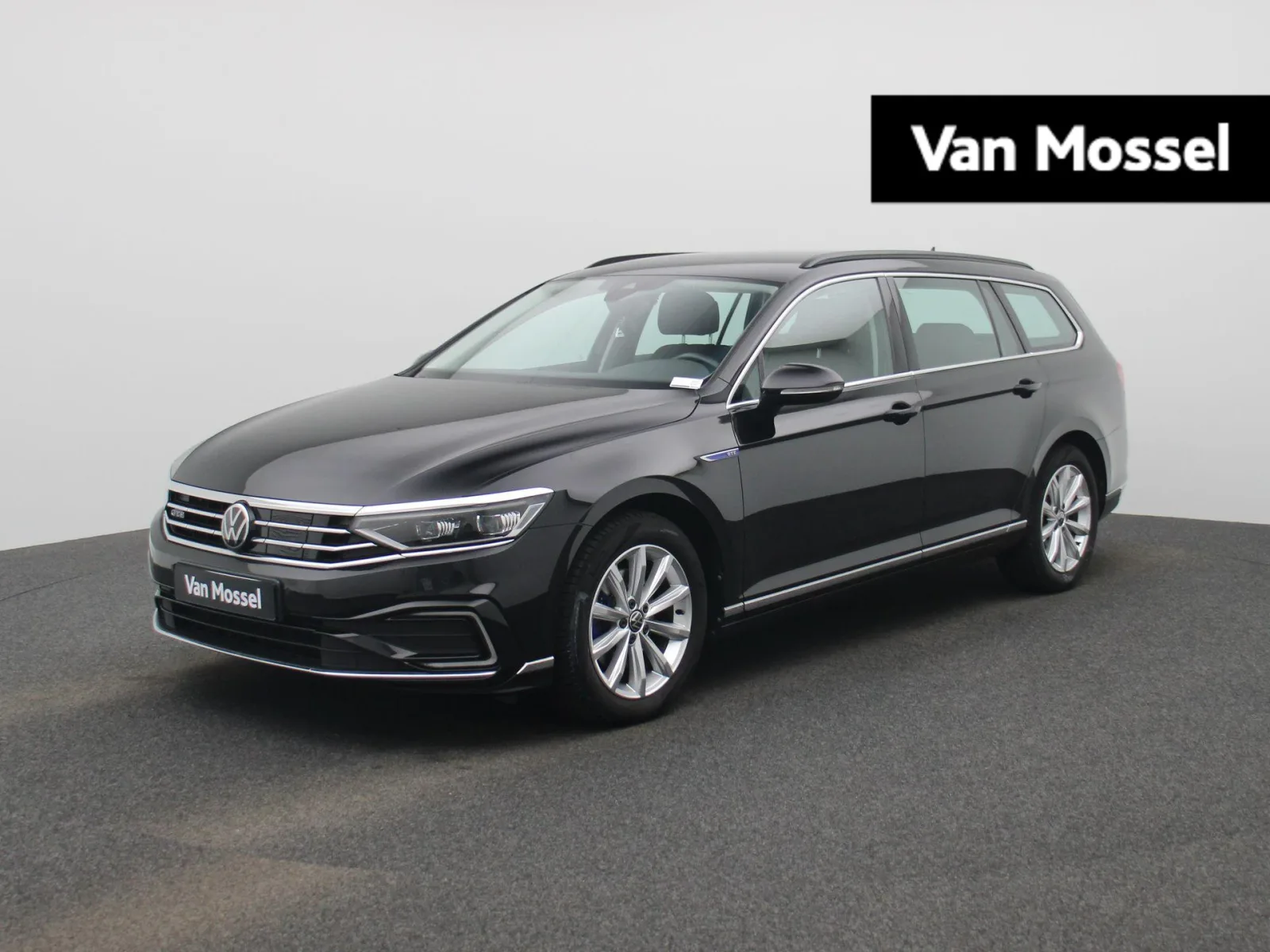 Volkswagen Passat (2022) — foto 1