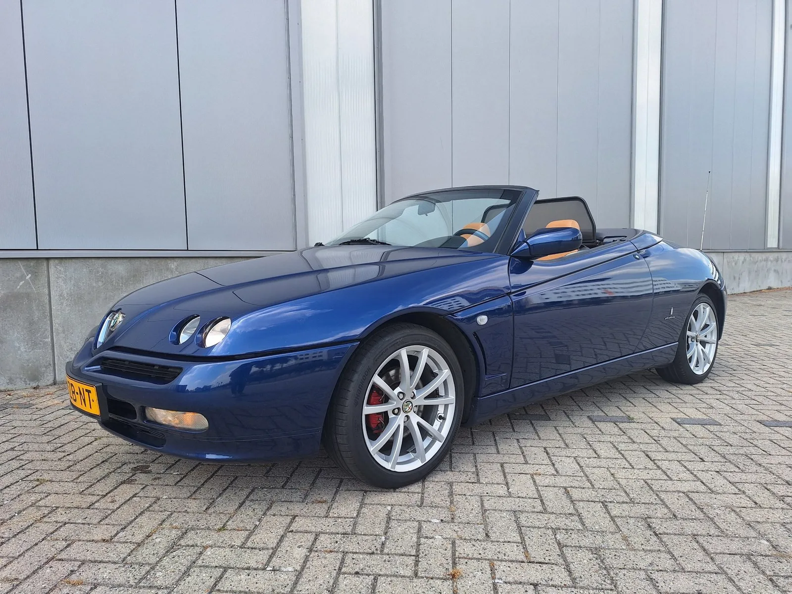 Alfa Romeo Spider (2001) — foto 1