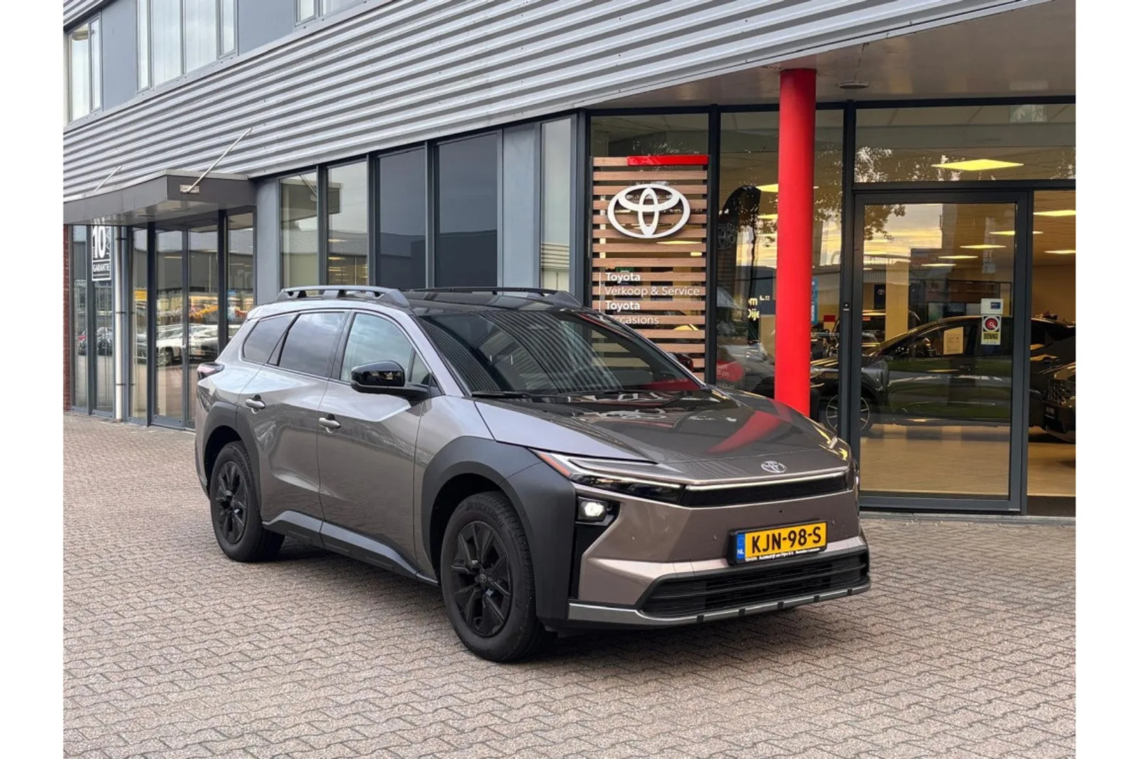 Toyota bZ4X (2026) — foto 1