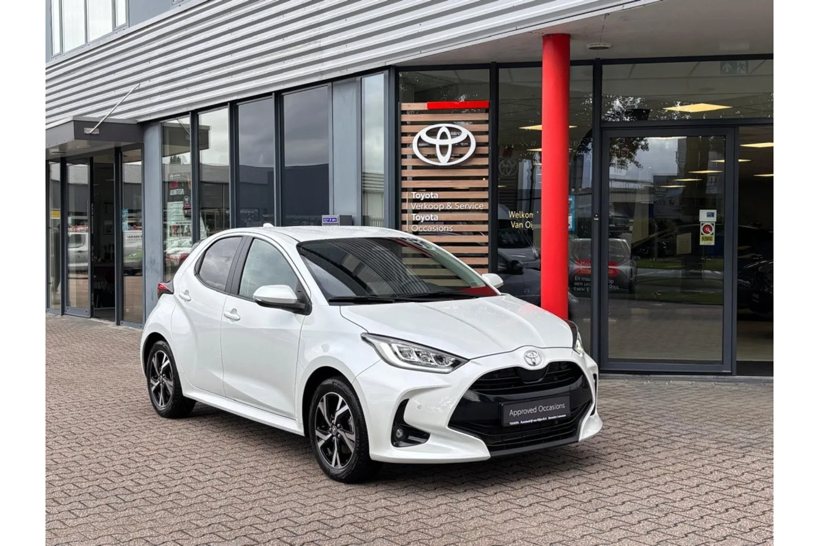 Toyota Yaris (2024) — foto 1