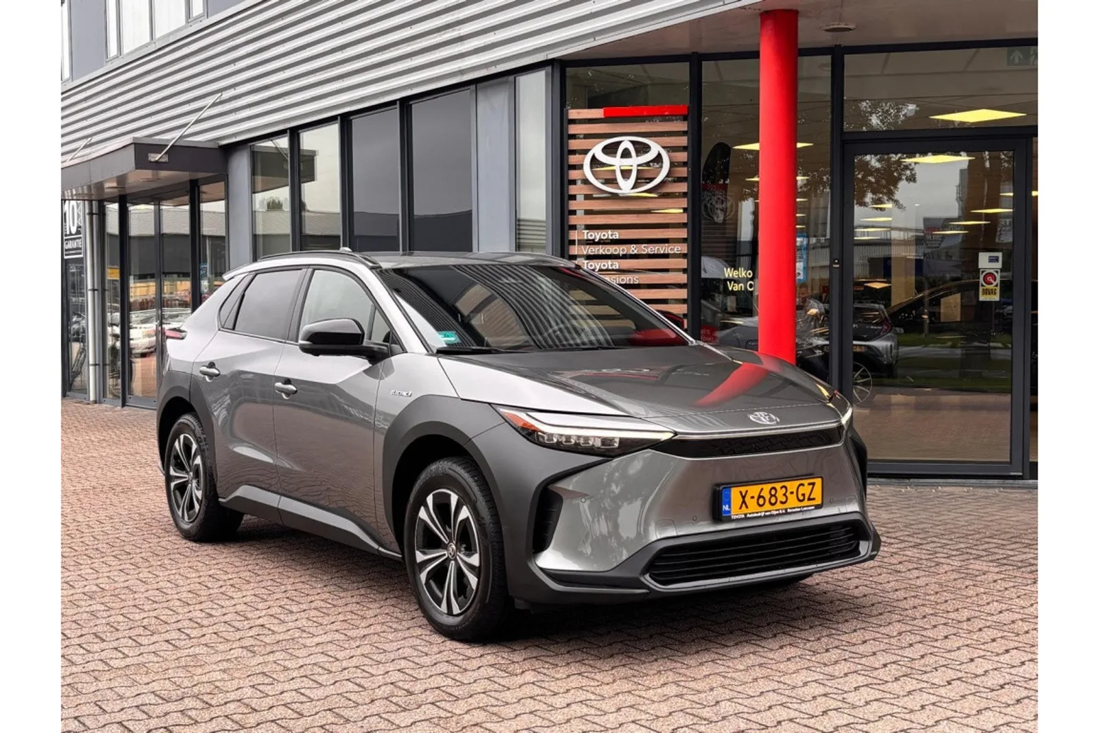 Toyota bZ4X (2023) — foto 1
