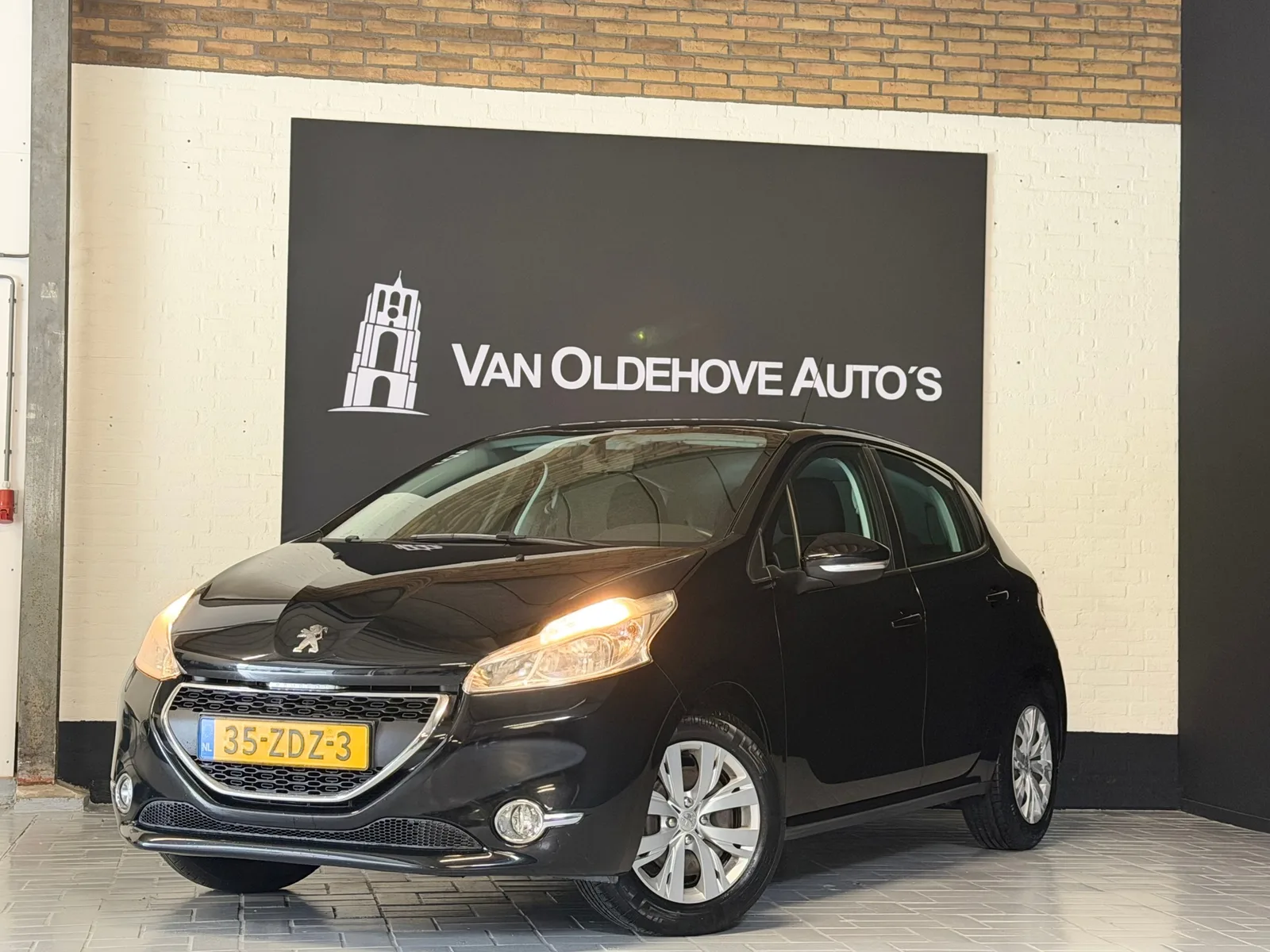 Peugeot 208 (2012) — foto 1