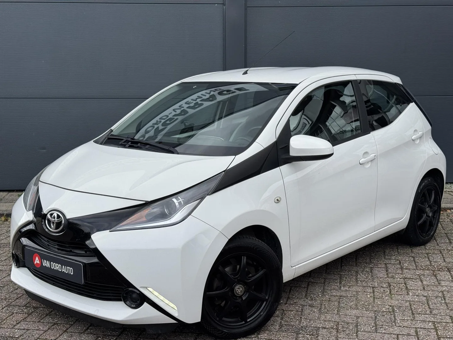 Toyota Aygo (2015) — foto 1