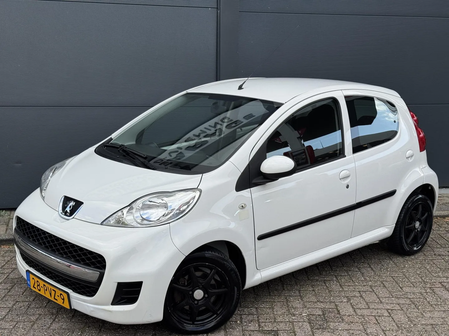 Peugeot 107 (2011) — foto 1