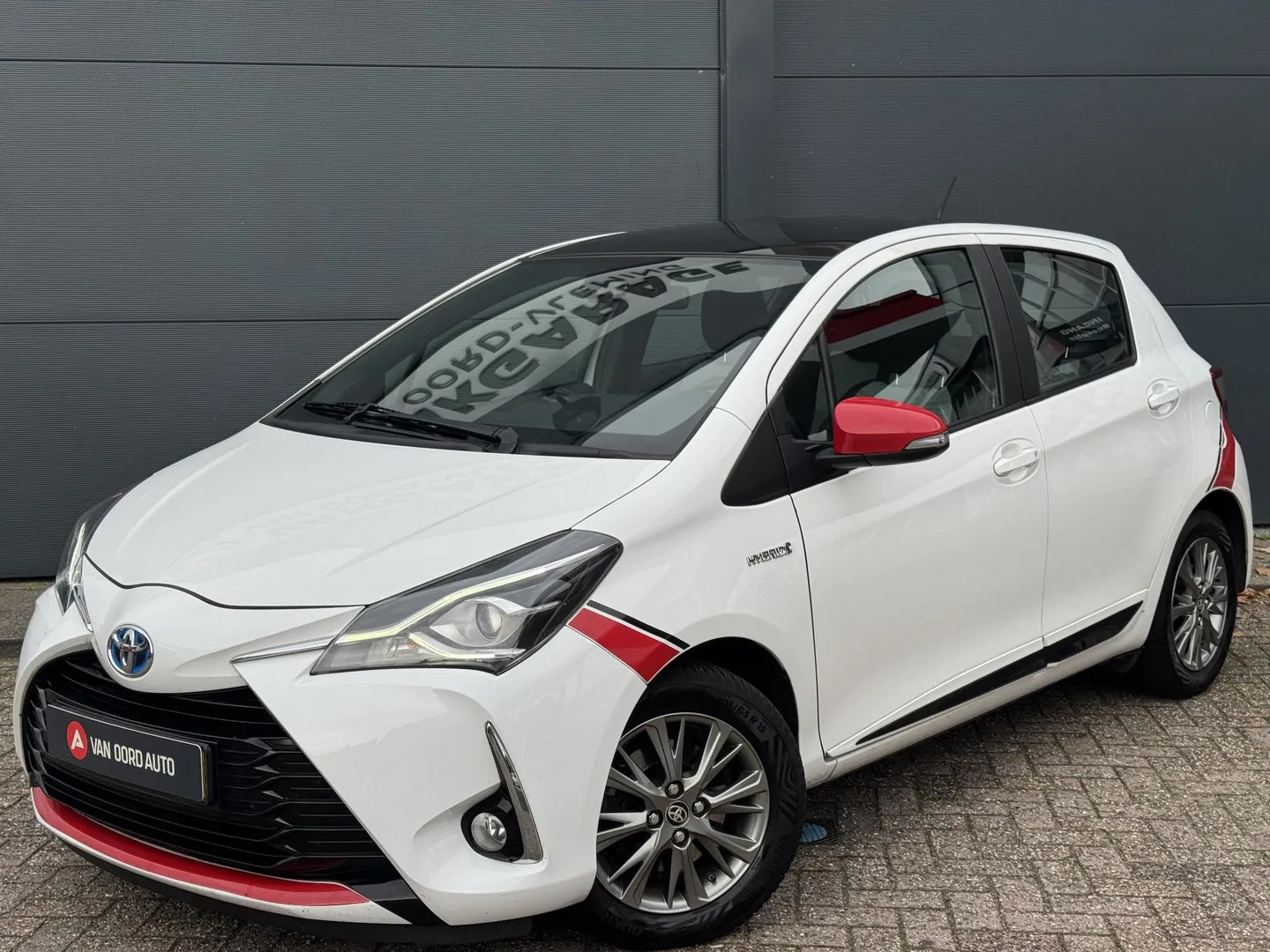 Toyota Yaris (2017) — foto 1