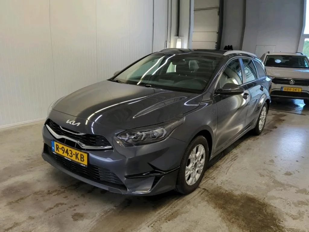 Kia Ceed Sportswagon (2022) — foto 1