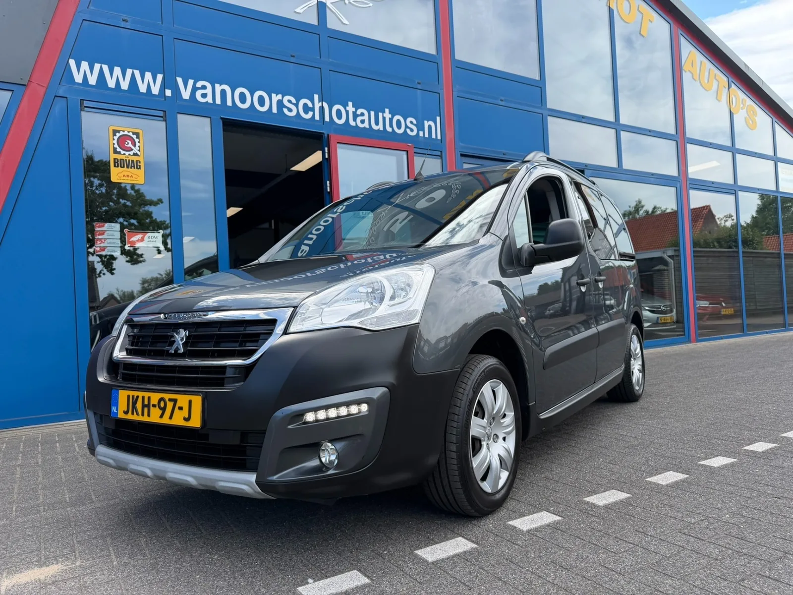 Peugeot Partner (2017) — foto 1