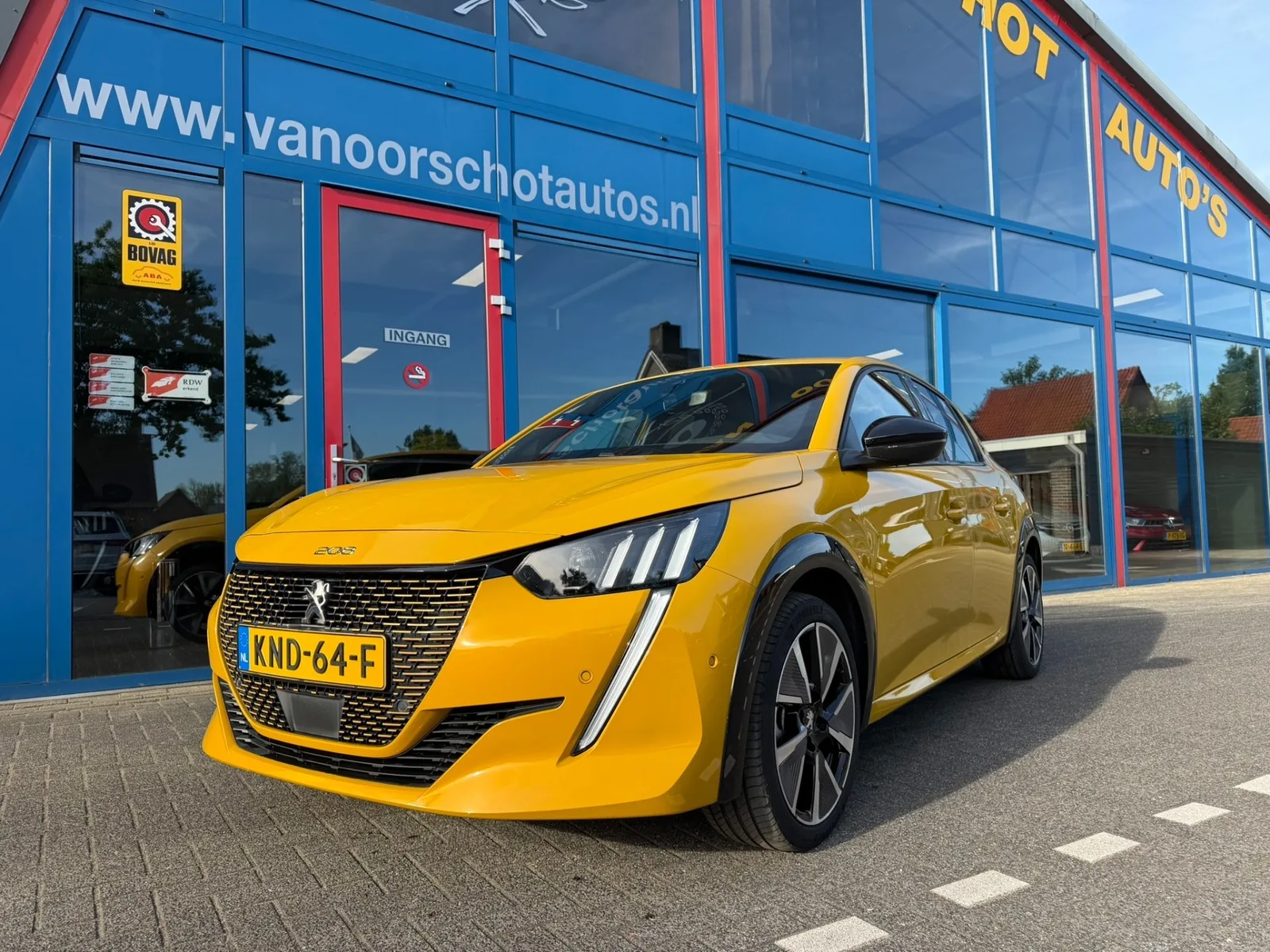 Peugeot e-208 (2022) — foto 1