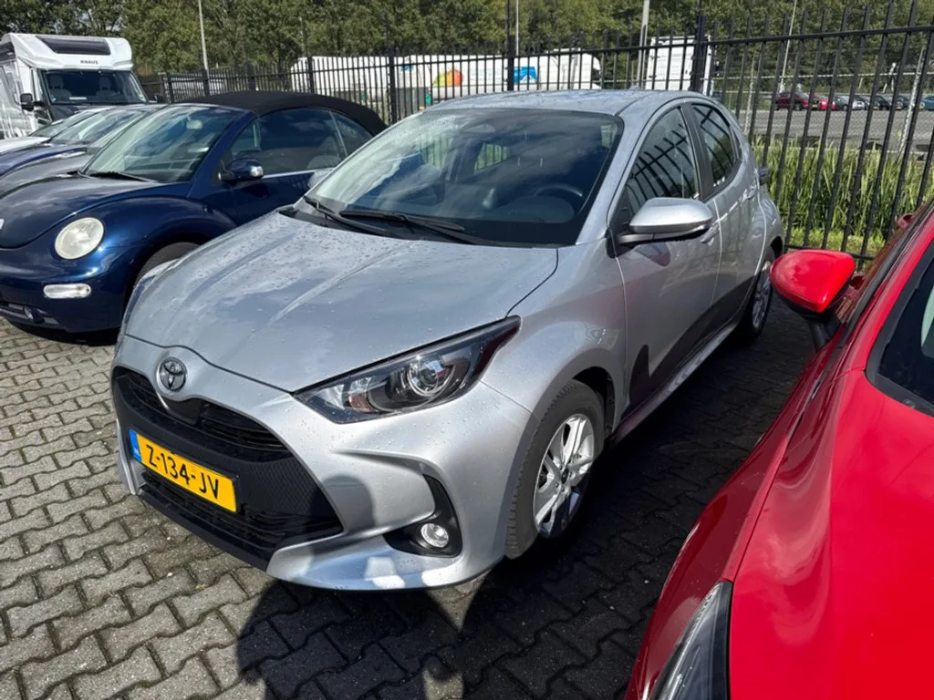 Toyota Yaris (2024) — foto 1