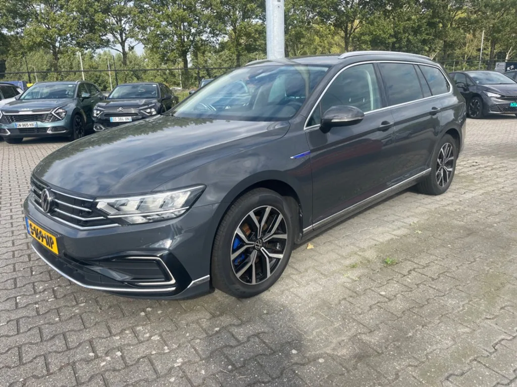 Volkswagen Passat (2021) — foto 1