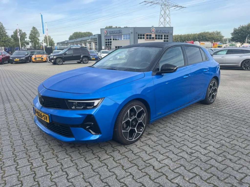 Opel Astra (2022) — foto 1