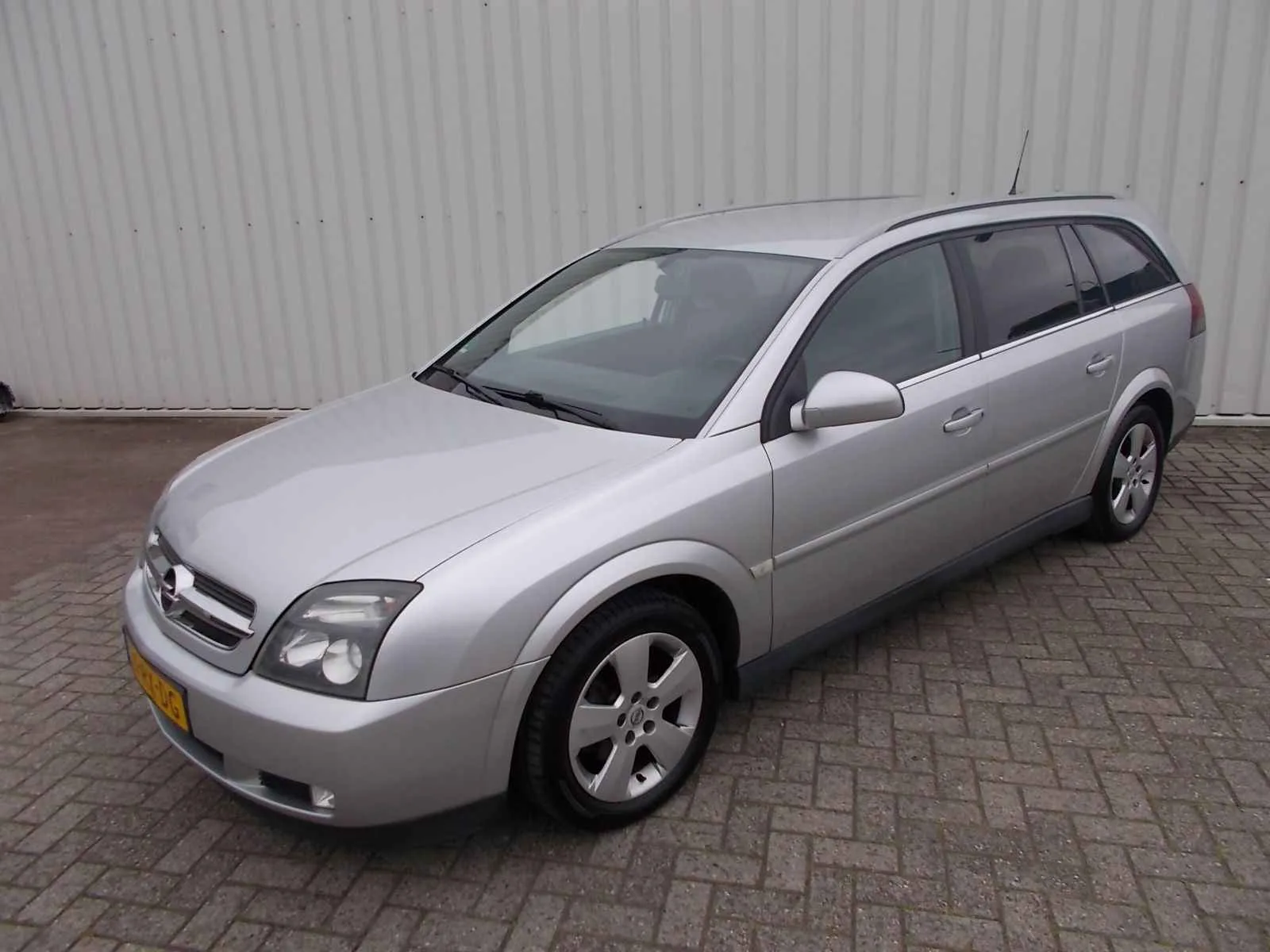 Opel Vectra (2005) — foto 1