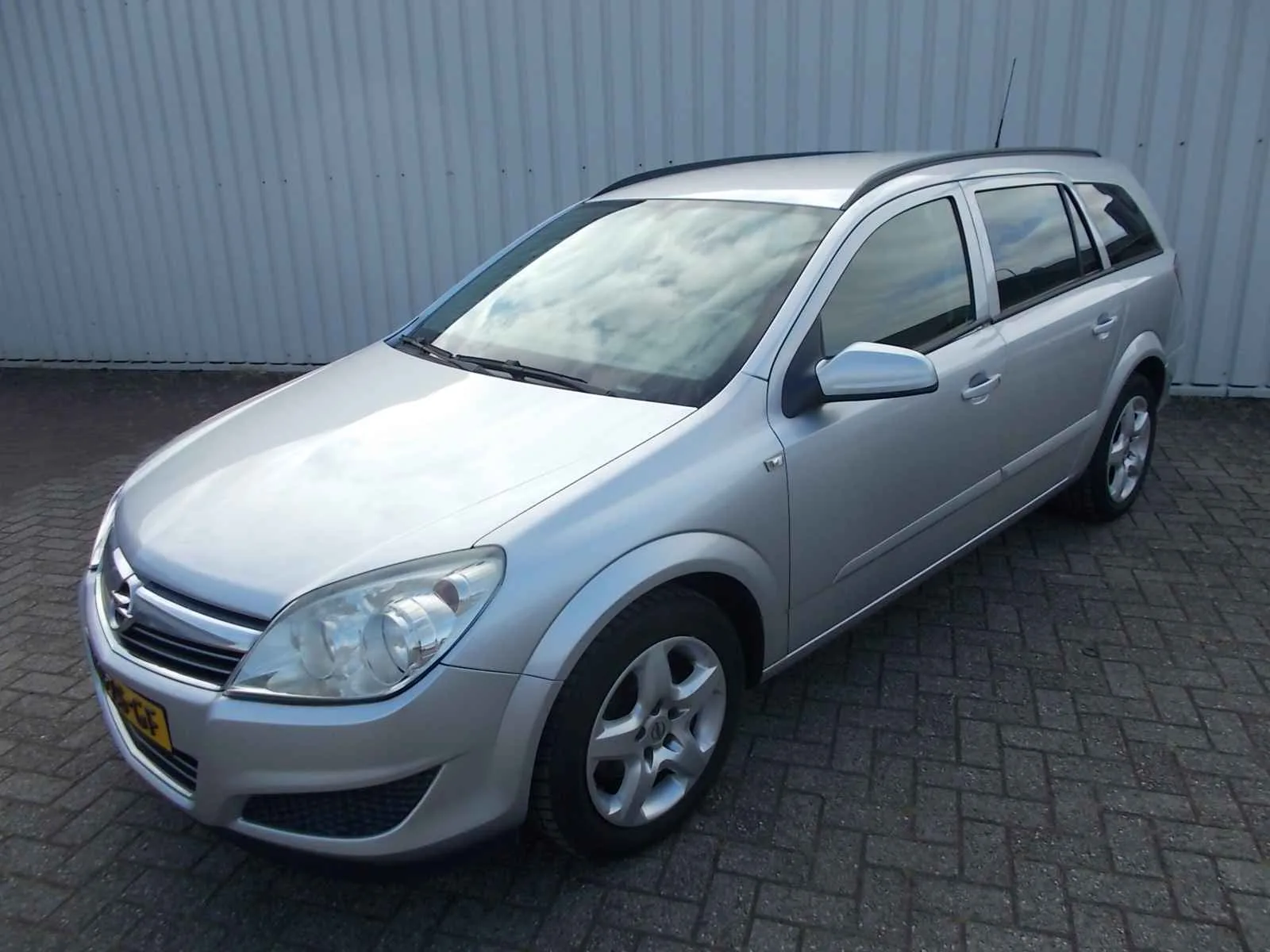Opel Astra (2008) — foto 1