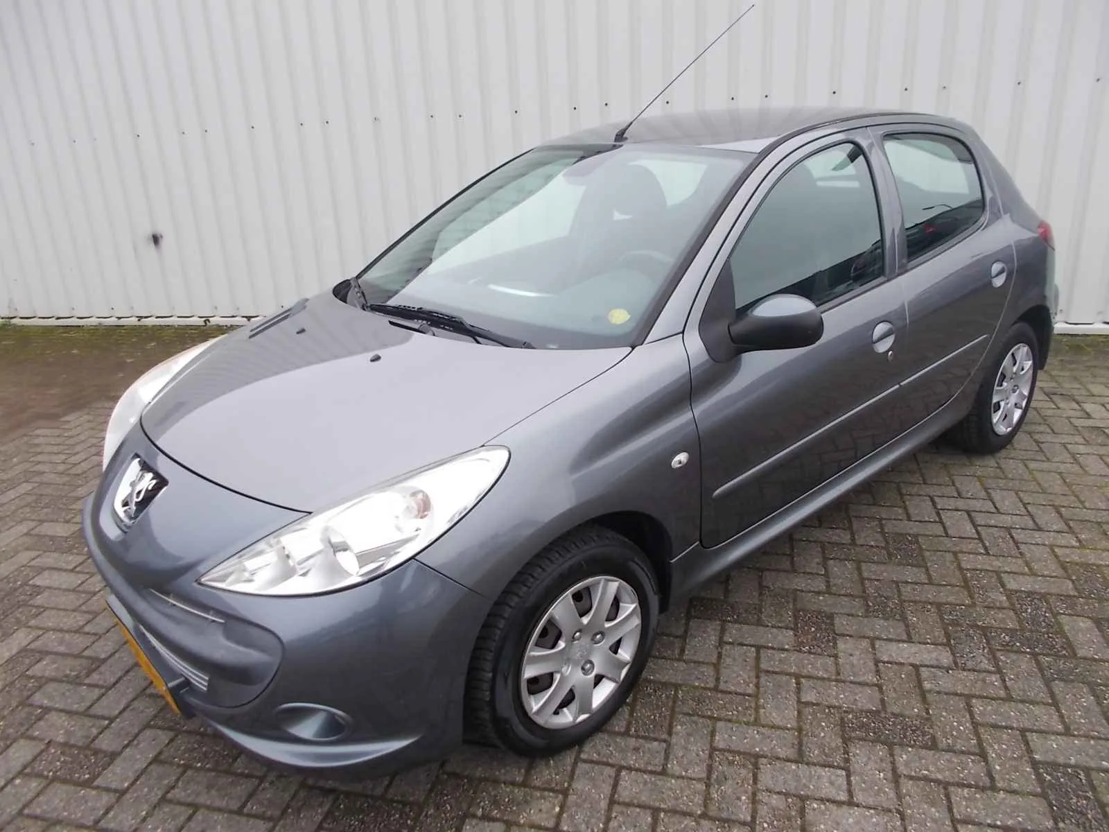 Peugeot 206+ (2009) — foto 1